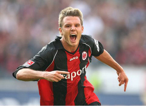 突破了足球 突破了足球